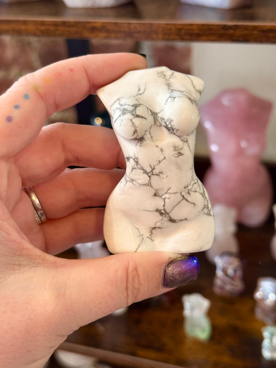 Howlite Body
