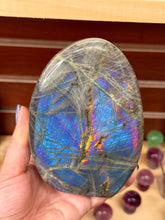 Load image into Gallery viewer, Labradorite
